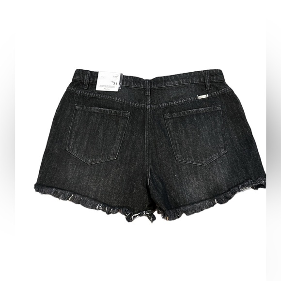 KanCan Women’s Size 15/31 Distressed Black Denim Shorts NWT - Picture 4 of 8